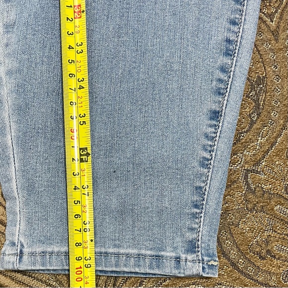 Signature by Levi Strauss & Co.® Gold Women's Midrise Super Skinny Jeans - 38x28 - Picture 16 of 16